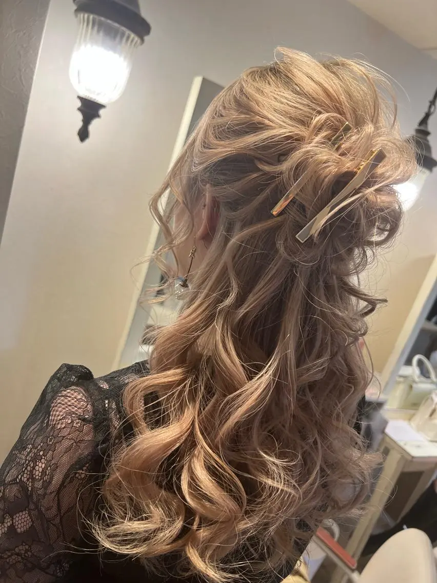 【16時以降一般ヘアセット💁🏼】の写真