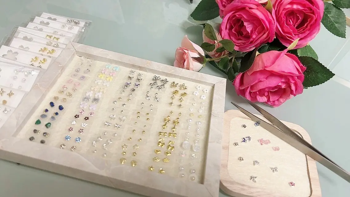 耳ツボジュエリー💎左右8粒×2の写真