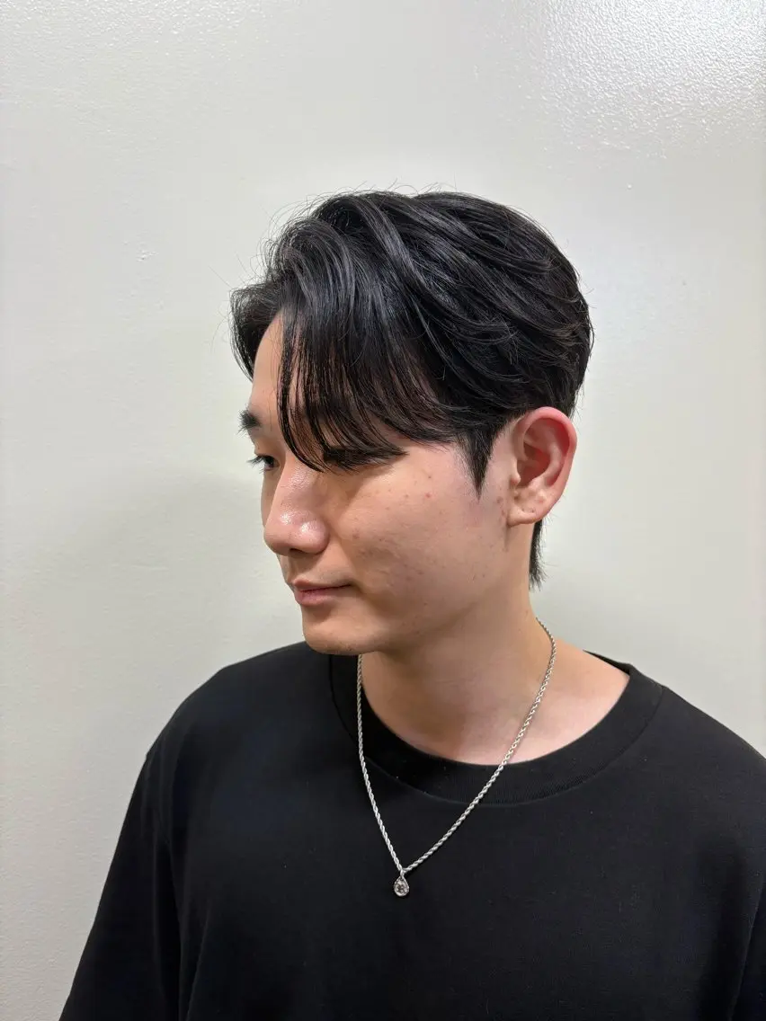 ショート パーマ メンズ ダウンパーマ カルマパーマ メンズパーマ カット パーマ 韓国メンズヘア/ 毛流れヘア　須田龍世のヘアスタイル