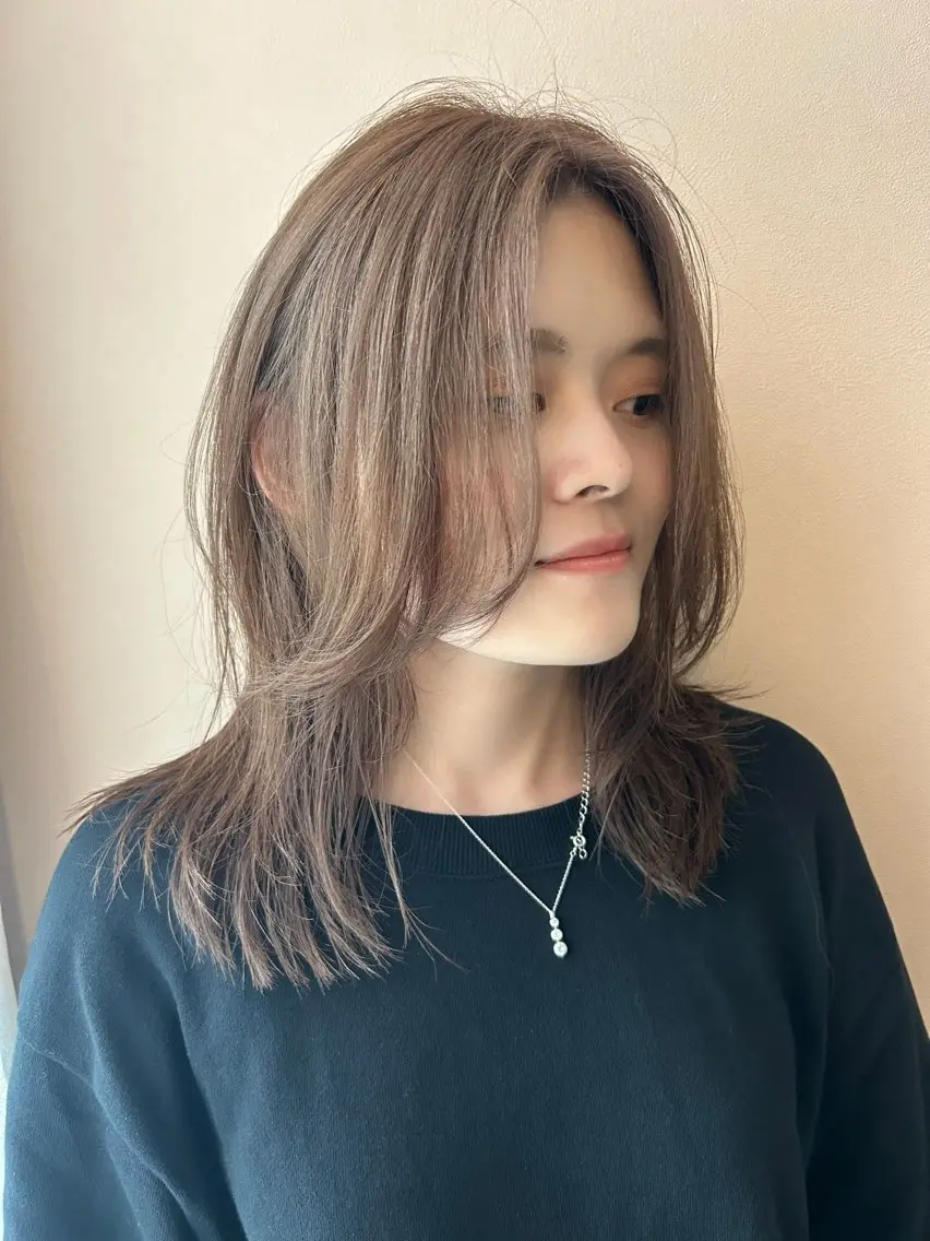 セミロング カラー ベージュカラー ブリーチ ミルクティーベージュ カット ヘアカラー トリートメント hubhair レイヤー/透明感のヘアスタイル