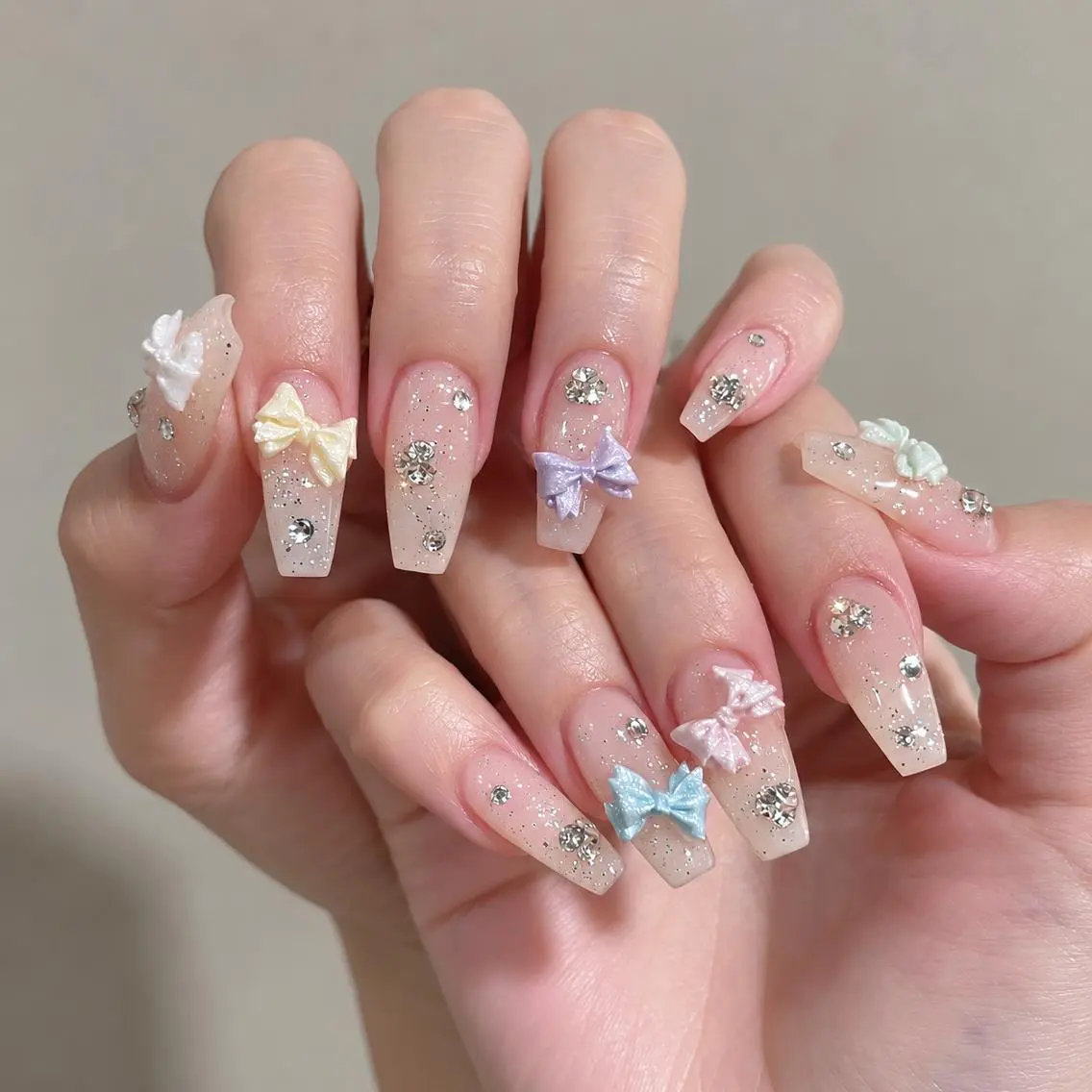 ネイル ハンドネイル H-nail ロング/3D/Y2Kのネイルデザイン