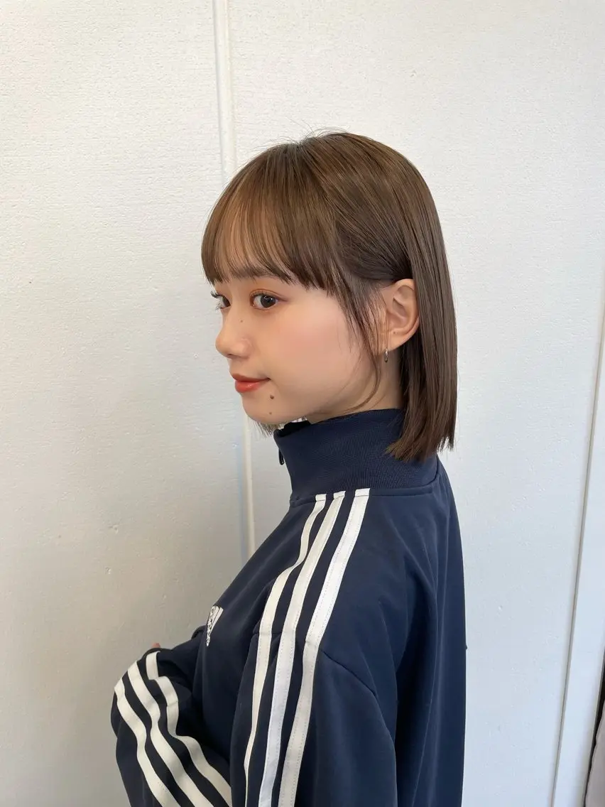 ミディアム ボブ ヘアカラー 顔まわりレイヤー 透明感カラー🩵🩵のヘアスタイル