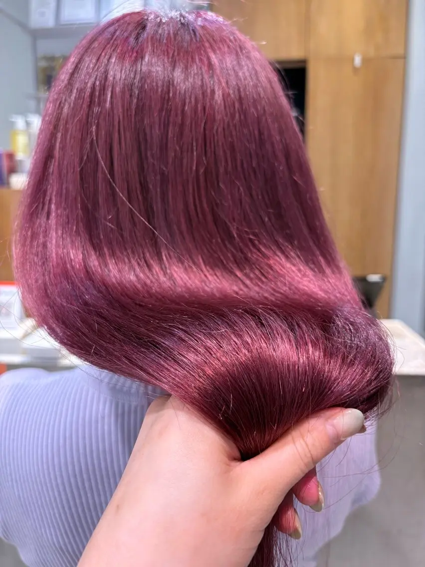 ロング カラー ブリーチ 透明感カラー ラベンダーカラー レッドカラー ヘアカラー 長谷川 ななこのヘアスタイル