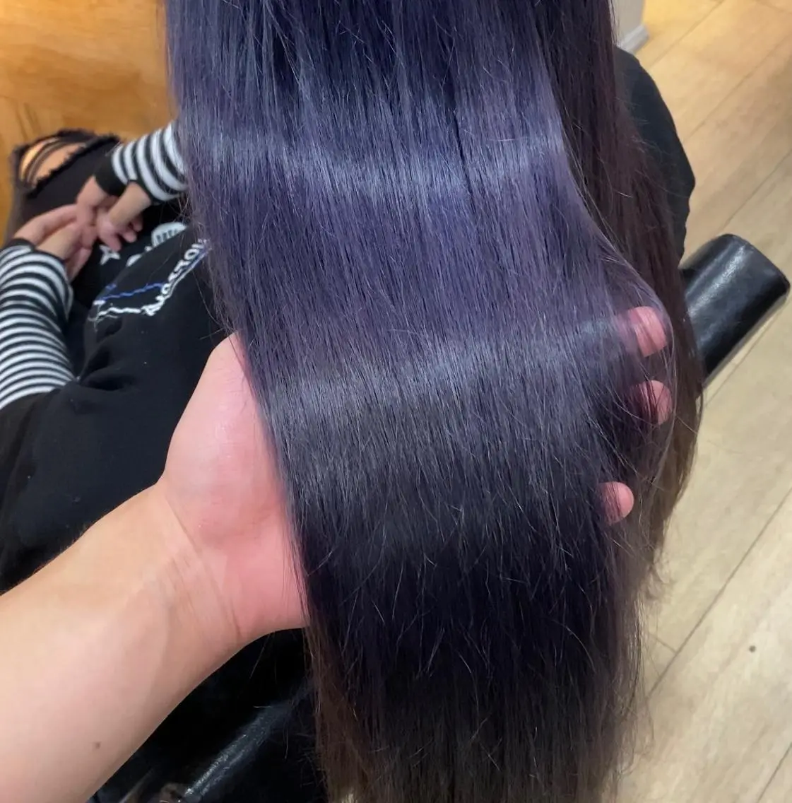 セミロング カラー ブルーカラー ブルーバイオレット バイオレットカラー 横尾 歩のヘアスタイル
