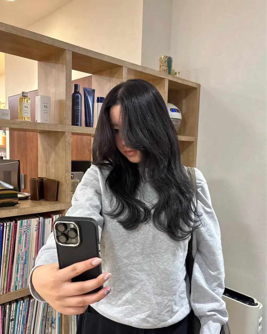 ロング カラー ヘアカラー 大崎 凜のヘアスタイル