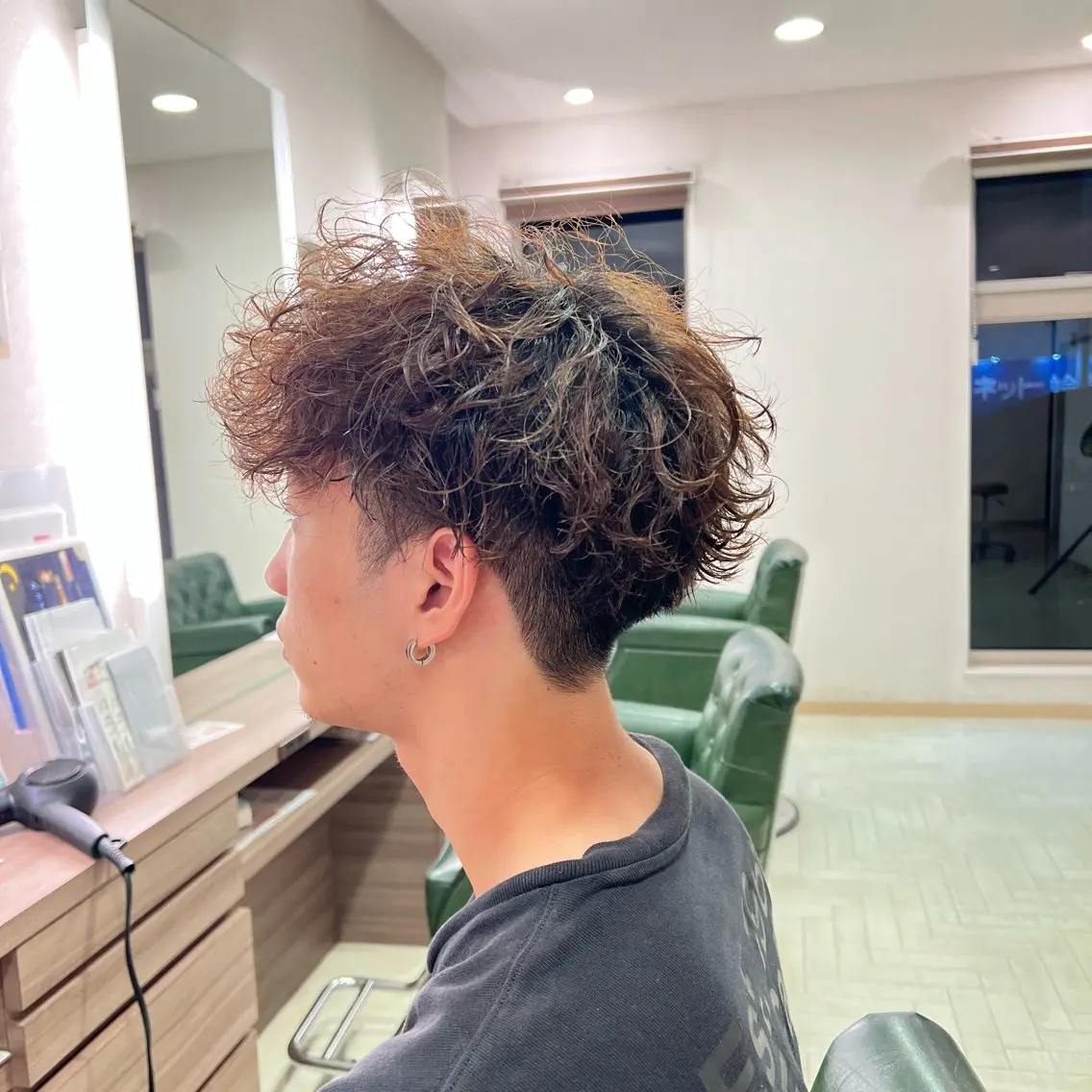 カラー パーマ メンズ メンズパーマ 波巻きパーマ SE ITAのヘアスタイル