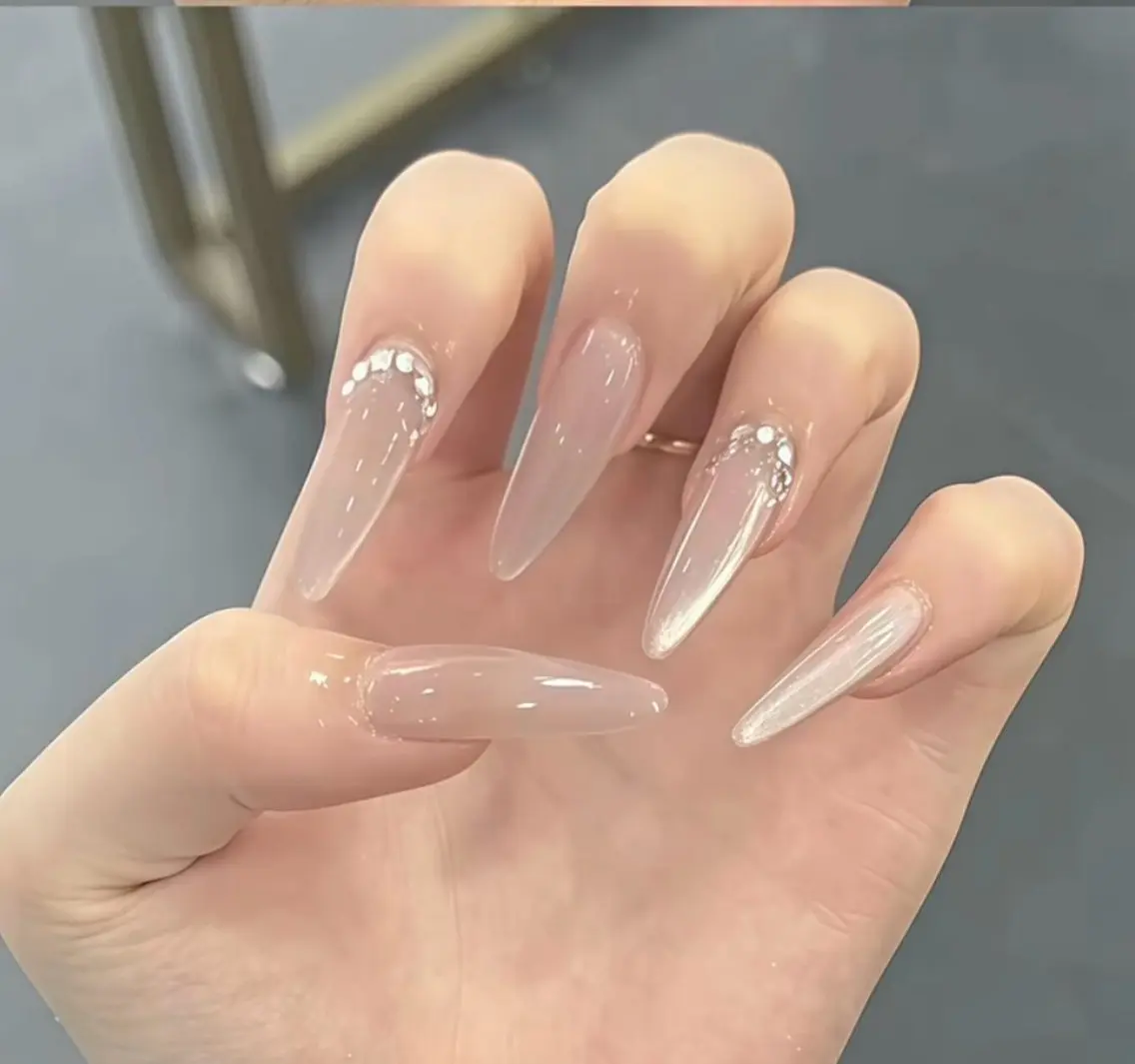 ネイル チークネイル 長さ出し フラワーネイル フレンチネイル ガーリー SunNail池袋駅 ワンホンネイルのネイルデザイン