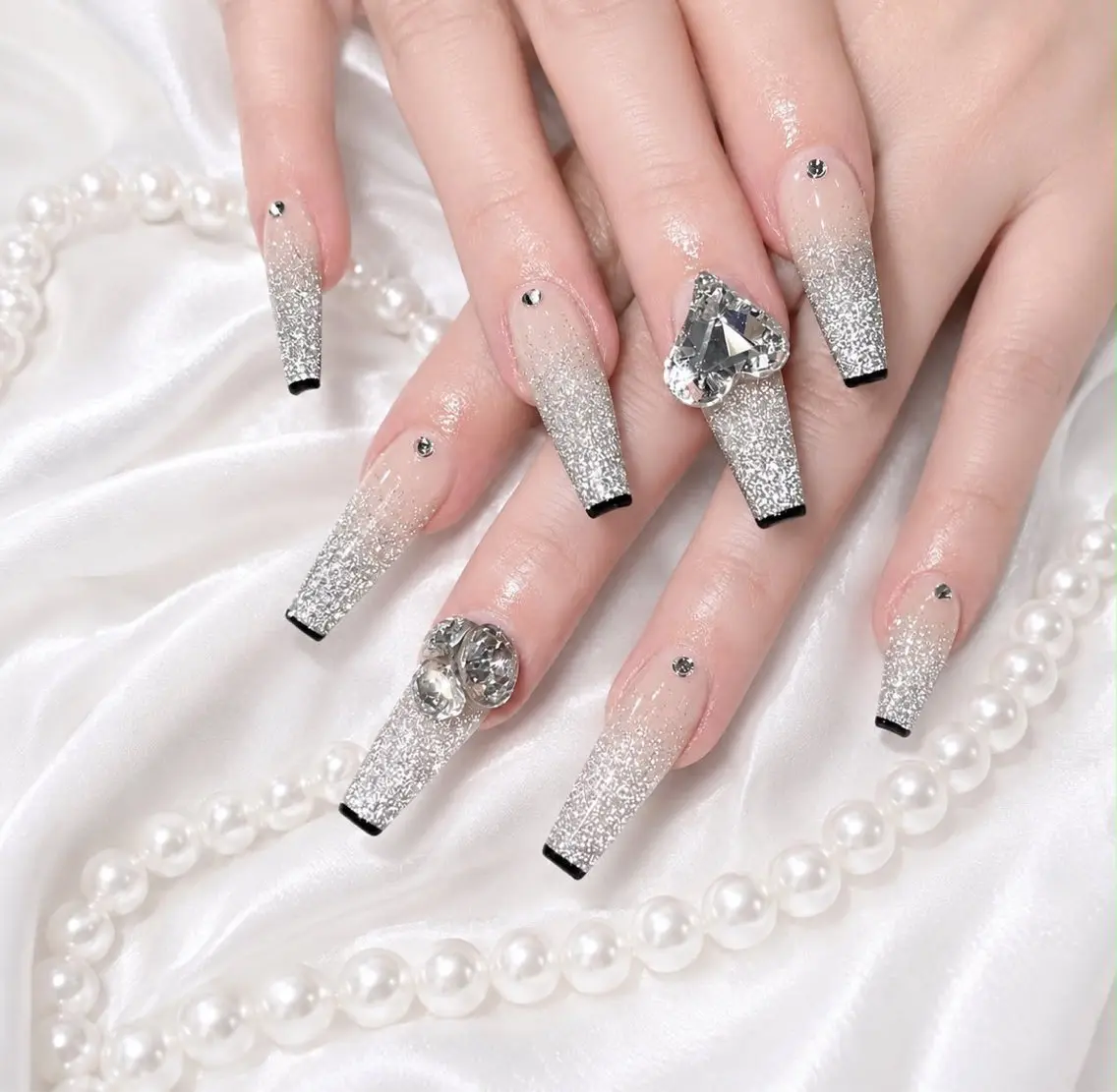 ネイル アートネイル オーロラネイル ボルドー チークネイル フレンチネイル ハンドネイル Sakura Nail Salonのネイルデザイン