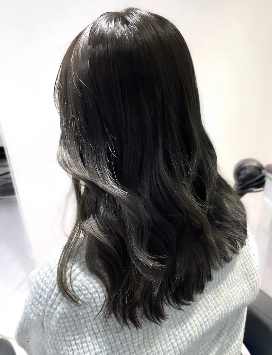 セミロング カラー 表参道♡暗髪♡ 艶カラー♡アユミのヘアスタイル