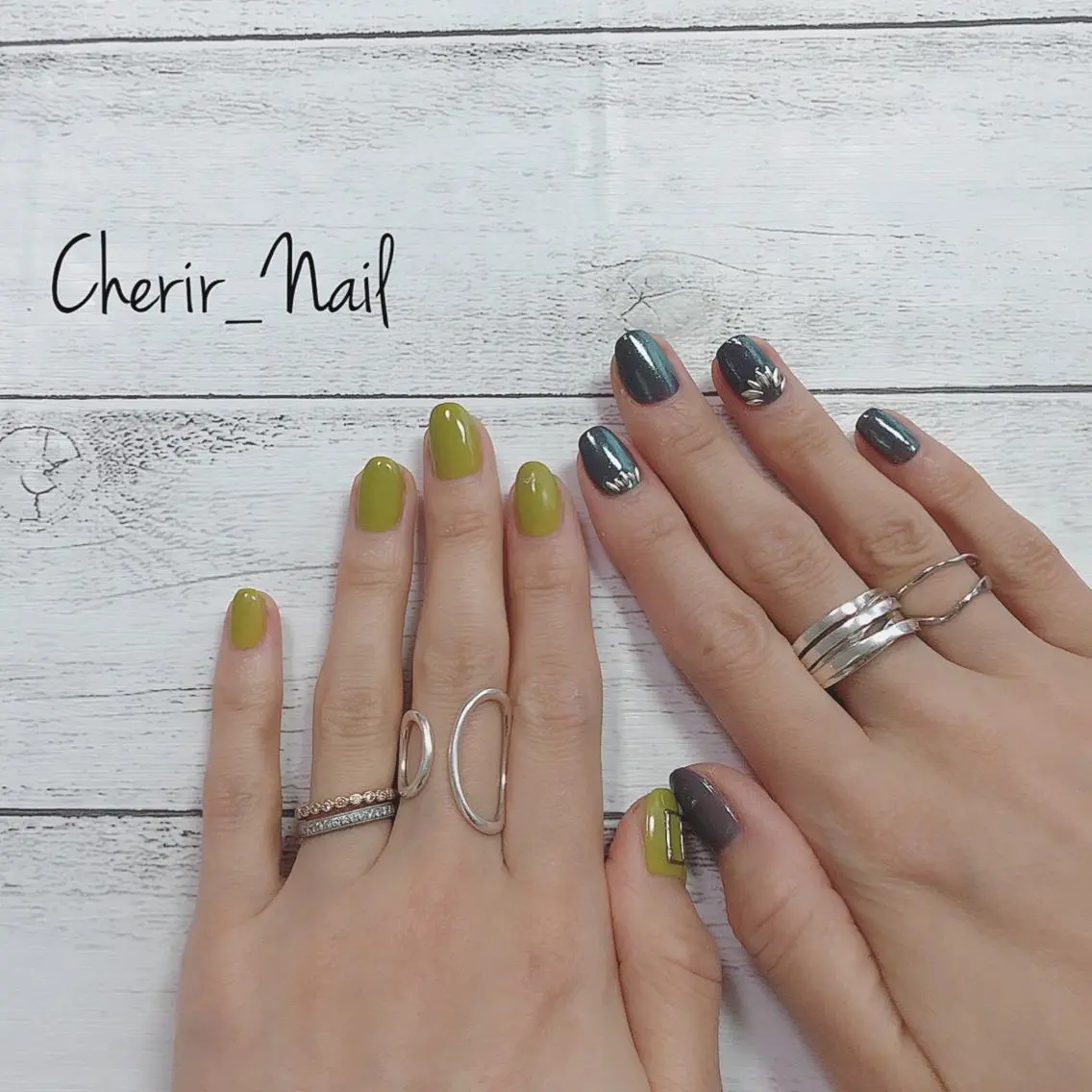 ネイル カジュアル グリーン ミラーネイル ワンカラーネイル ショートネイル Cherirnail kaoriのネイルデザイン