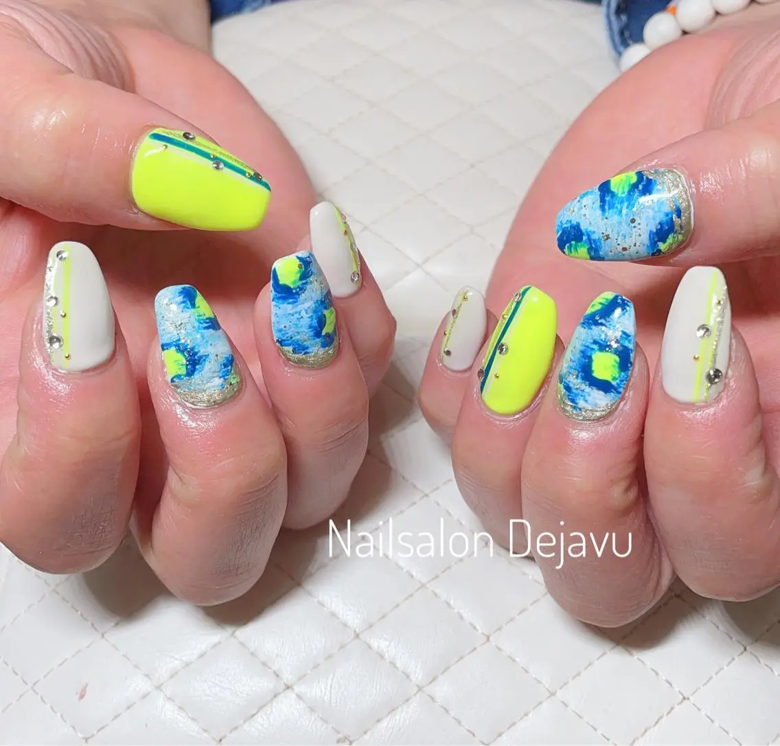 ネイル アートネイル ジェルネイル 黄色 Nail salon Dejavu 🌿のネイルデザイン