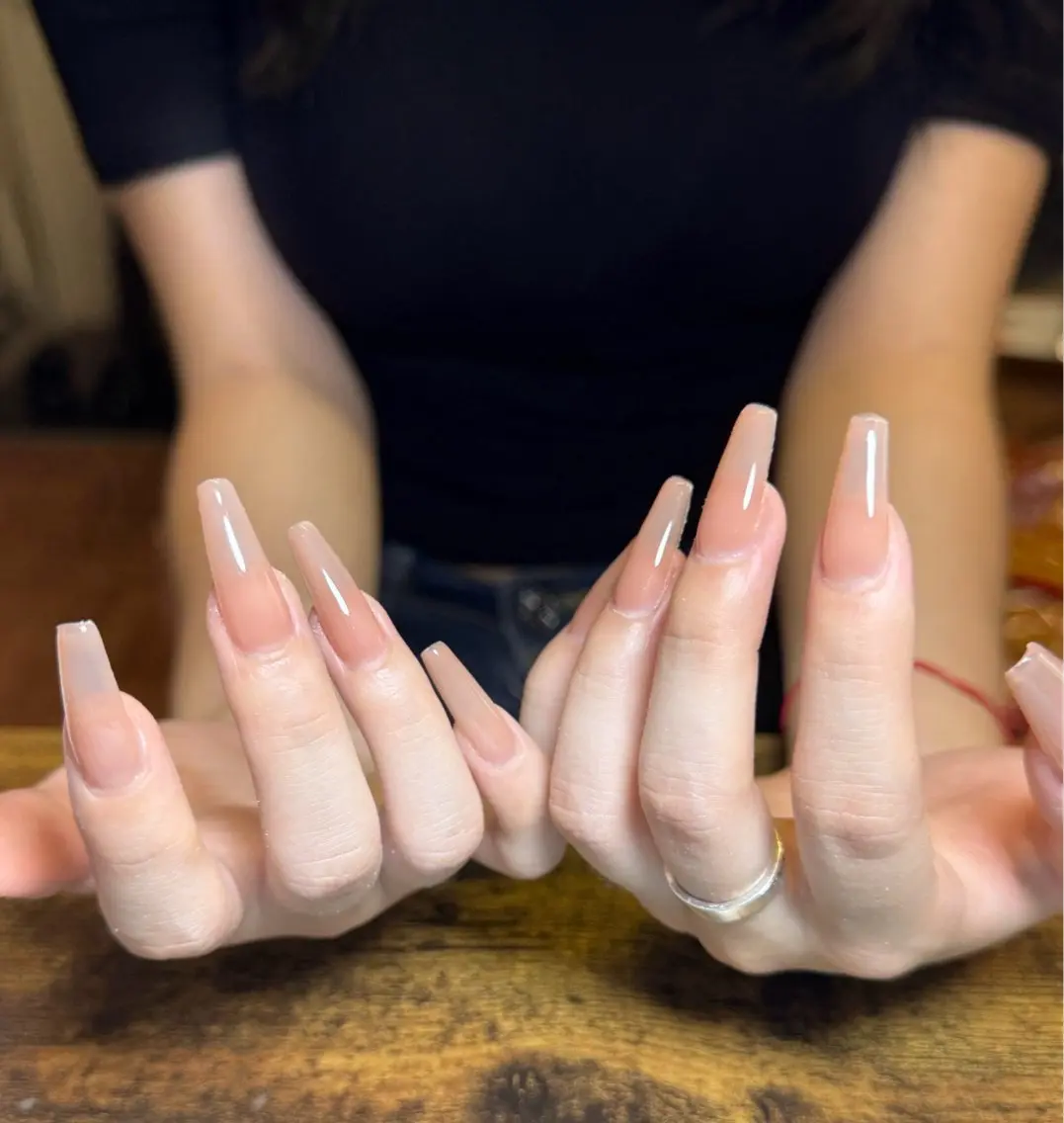 自爪ヌーディーカラーの写真