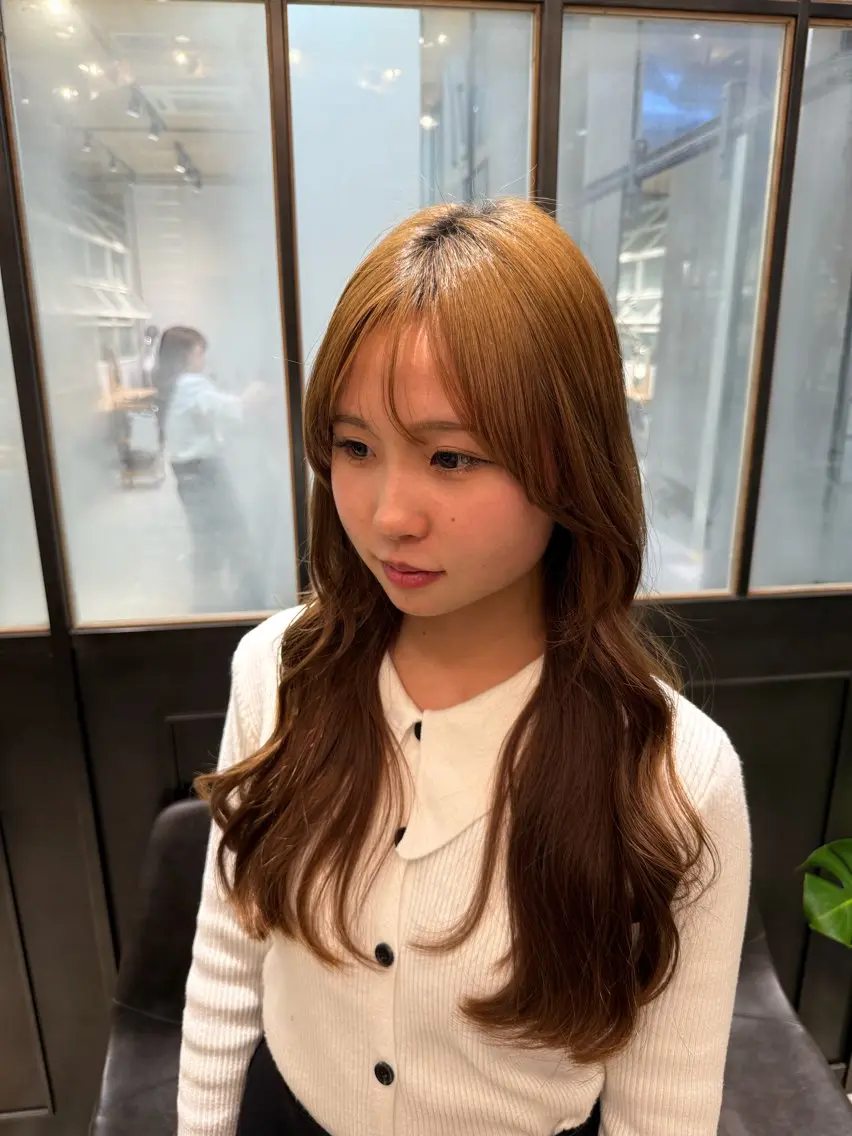 ロング 顔周りカット 韓国風ヘア ロング おくれ毛 小顔カット カット レイヤーカット /momocaのヘアスタイル
