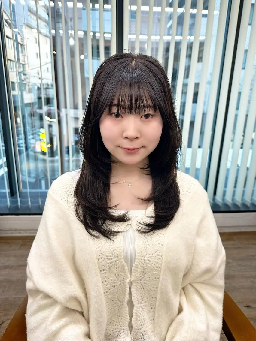 セミロング パーマ ヘアアレンジ メンズ キッズ カット ヘアカラー レイヤーカット/ 巻ける縮毛矯正のヘアスタイル