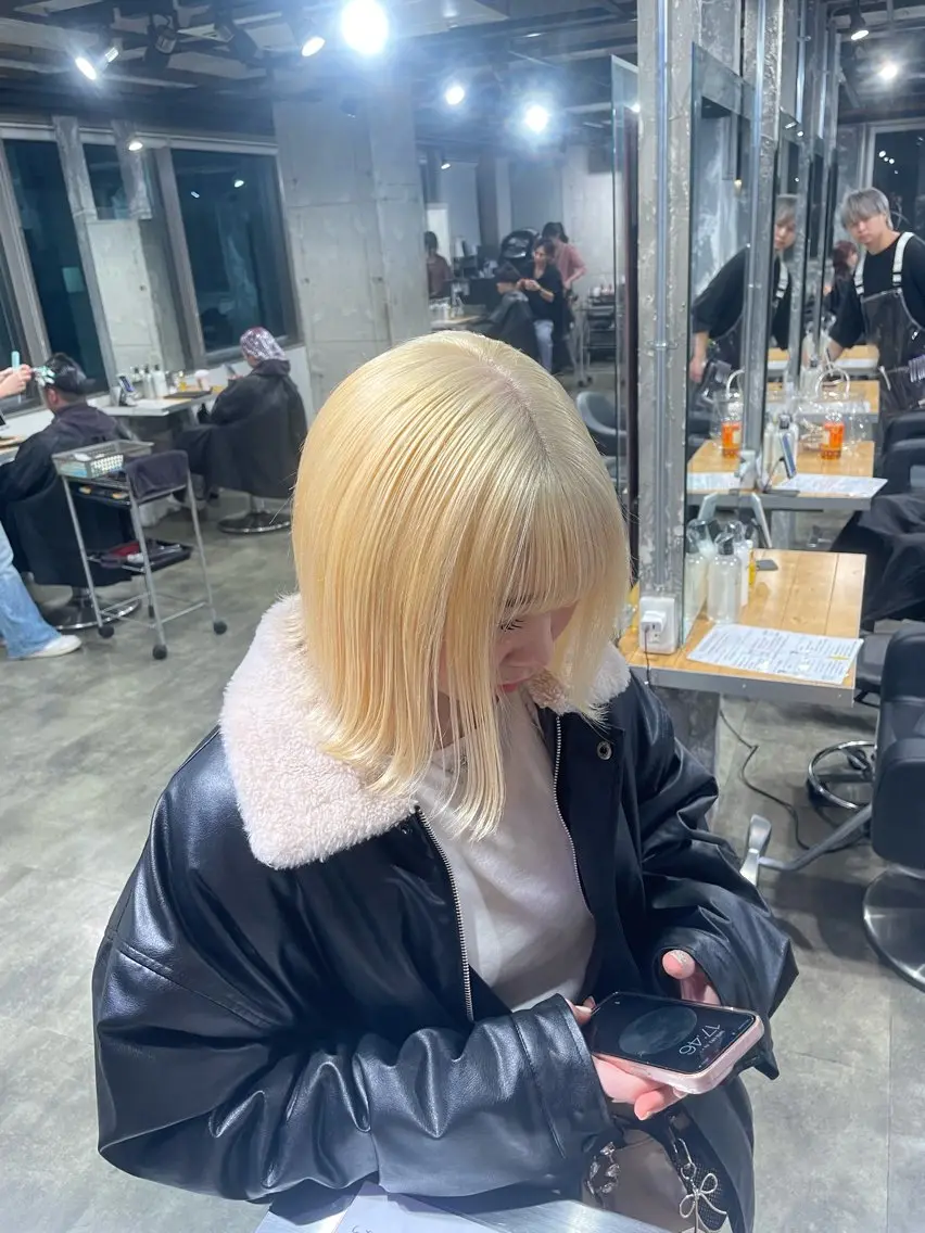 ショート カラー ヘアカラー トリートメント ハイトーン 横浜💞ミオのヘアスタイル