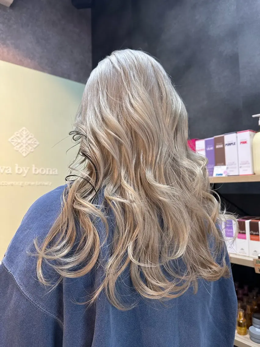 ロング カラー ヘアカラー トリートメント 坂庭 美夢のヘアスタイル