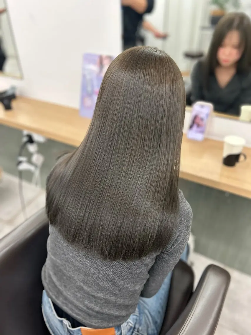 セミロング カラー ヘアアレンジ ベージュカラー グレージュ オリーブベージュ オリーブカラー オリーブグレージュ カット ヘアカラー トリートメント 【代表】 たき〜のヘアスタイル