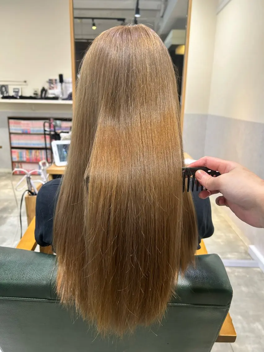 カラー REINA / CIELのヘアスタイル