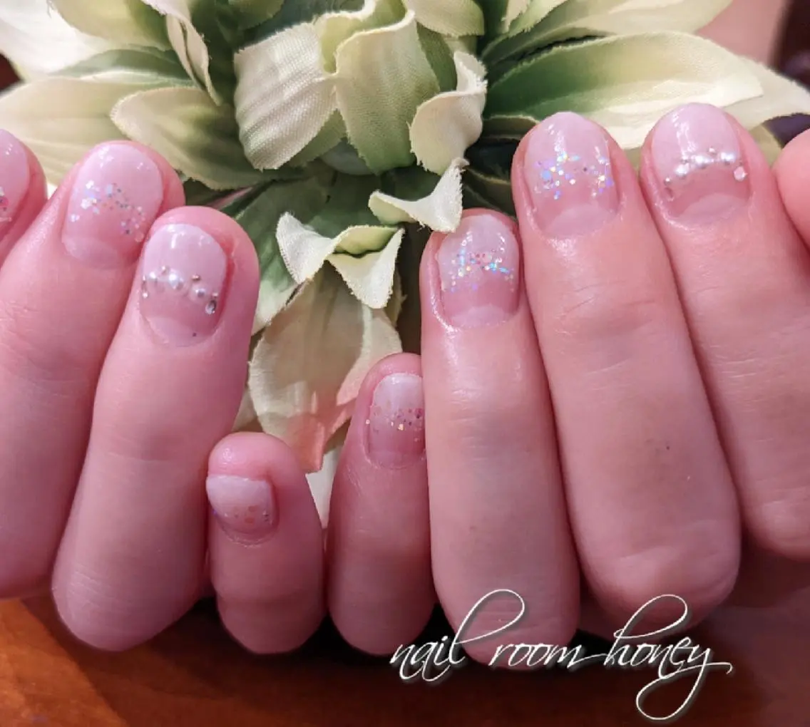 ネイル グラデーション シンプルネイル ブライダルネイル ホワイト nail room  honeyのネイルデザイン
