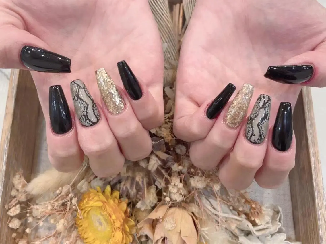 ネイル アニマル柄 ゴールド ラメ(グリッター) Babarla Nailのネイルデザイン