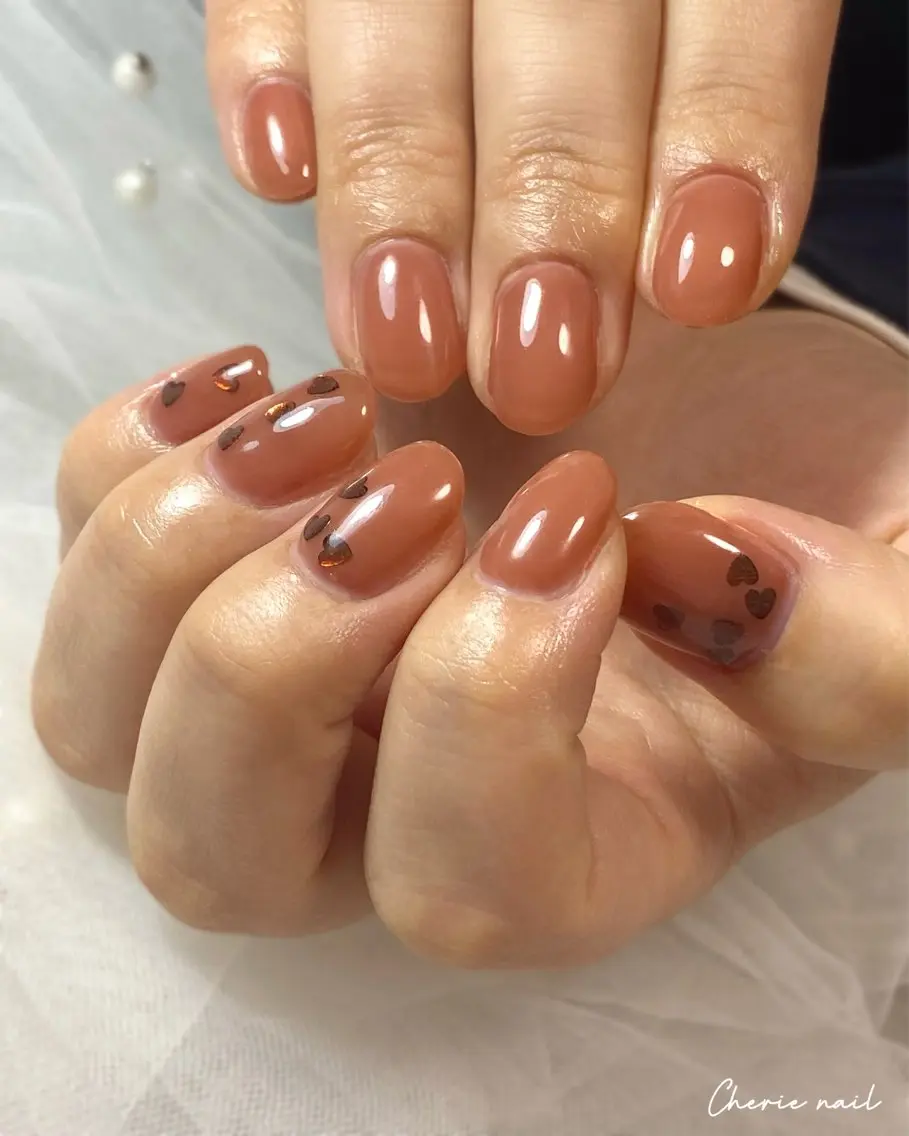ネイル ブラウン ジェルネイル ハート オフィスネイル ピンク ハンドネイル Cherienail yunaのネイルデザイン