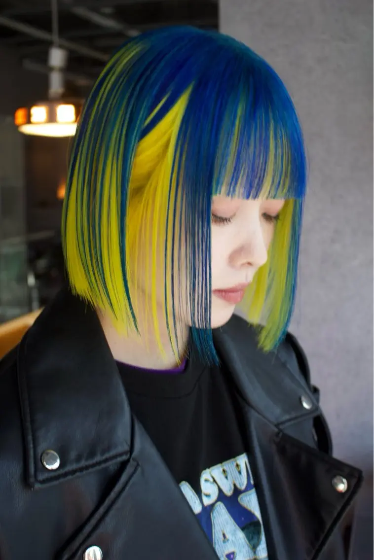 ミディアム カット ヘアカラー トリートメント 派手髪デザイン なかむらるか🐬💞のヘアスタイル