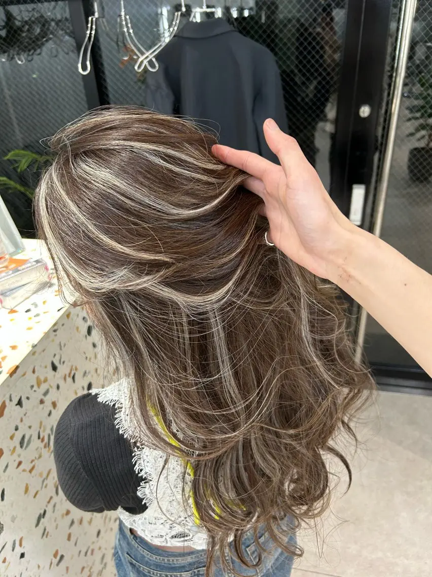 【✨全員✨】🌊ハイライト（細め多め）＋透明感カラー＋🫧高補修トリートメントの写真