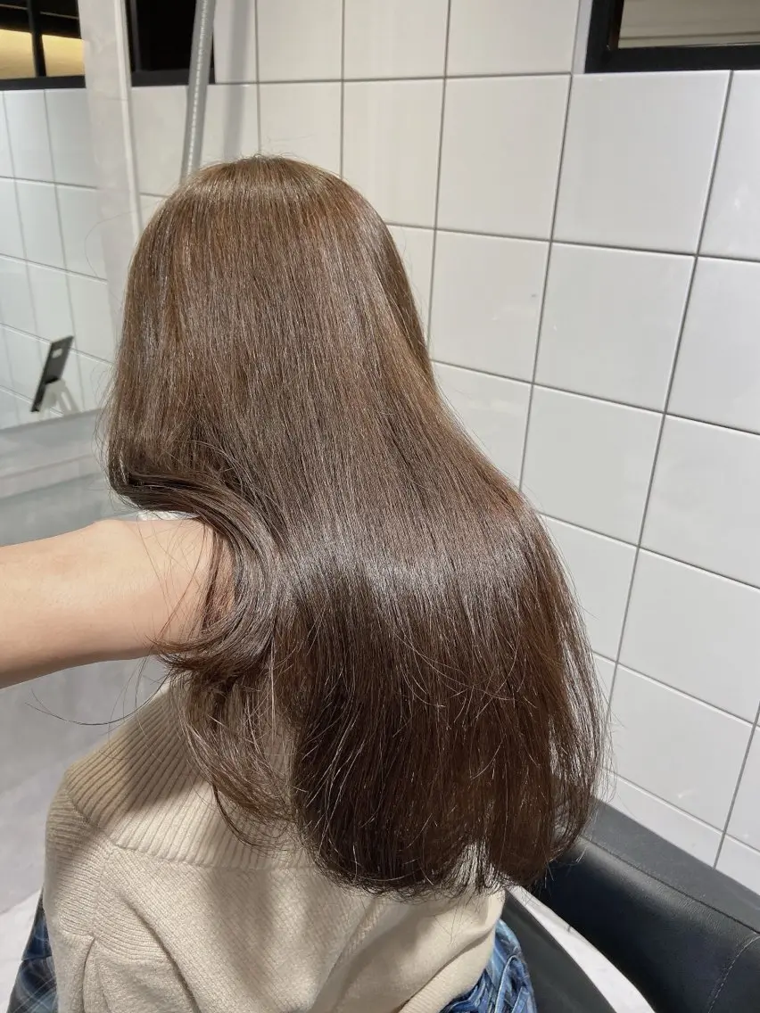 セミロング カラー センターパート特化 井上健太のヘアスタイル
