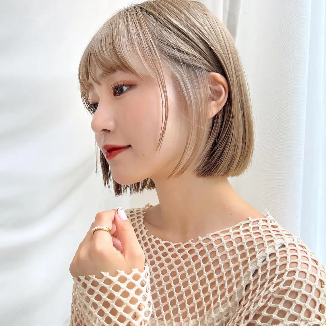 ミディアム カラー ベージュカラー 透明感カラー グレージュ ボブ ヘアカラー トリートメント ヘアセット レイヤー専門家 ダブルカラー修のヘアスタイル