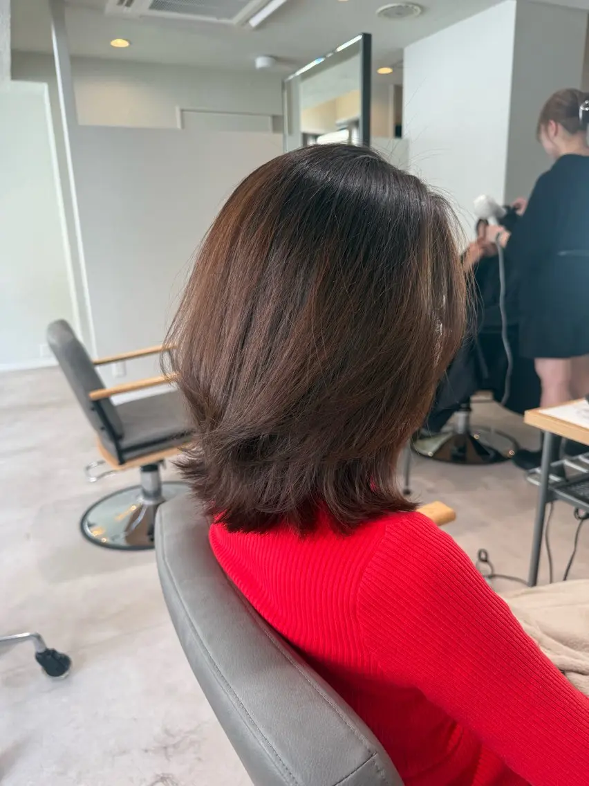 ミディアム 山内 都弥のヘアスタイル