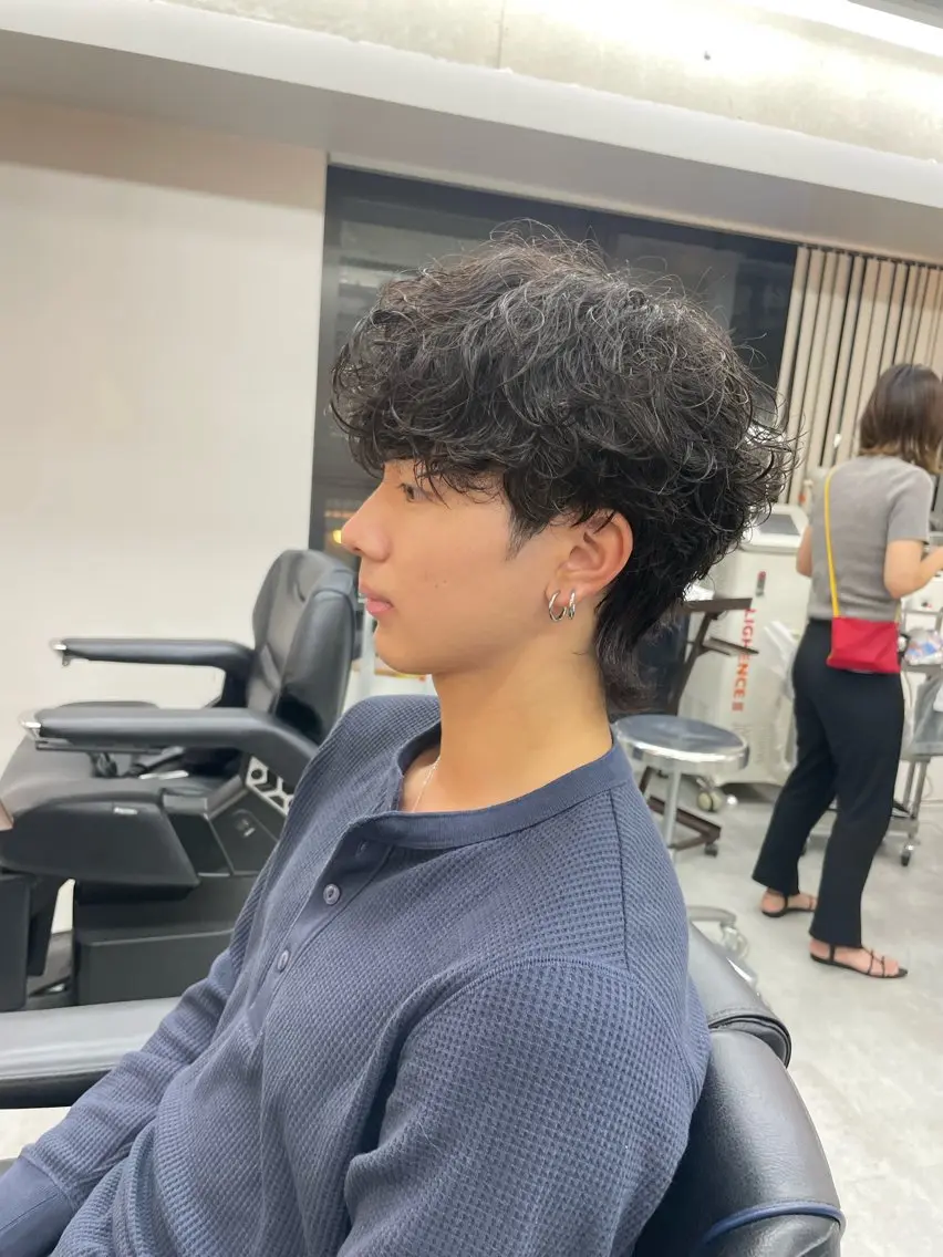 パーマ メンズ メンズパーマ シャドーパーマ メンズウルフカット ウルフカット 西山 剛のヘアスタイル