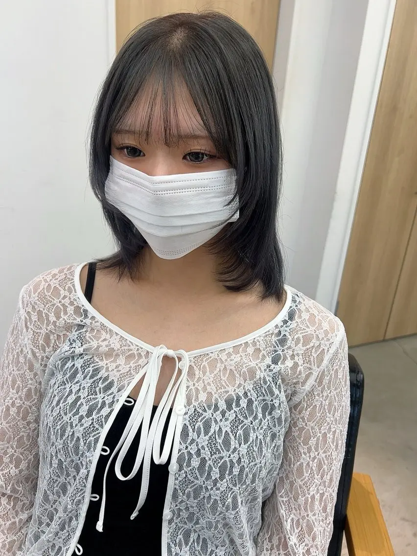 ミディアム レイヤーカット カット vince. moekoのヘアスタイル