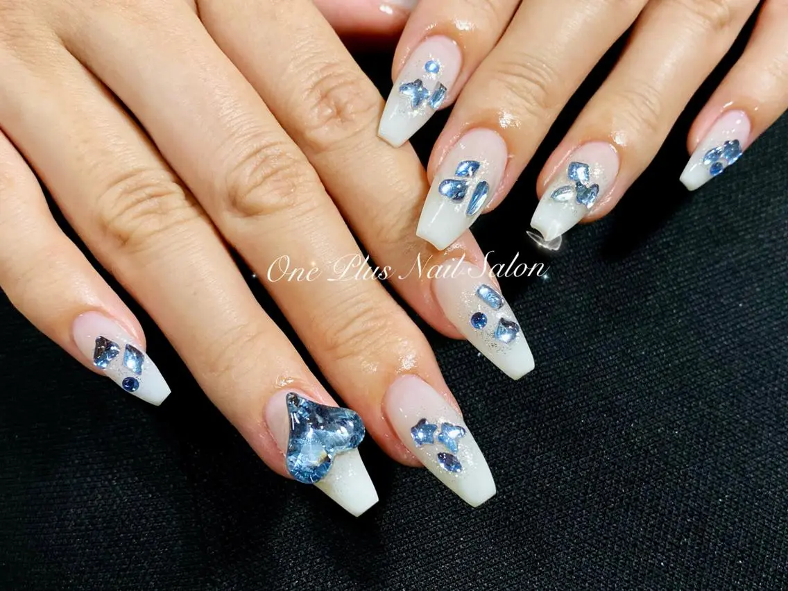 ネイル オーロラネイル 長さ出し フットネイル フレンチネイル ジェルネイル One Plus Nail Salonのネイルデザイン