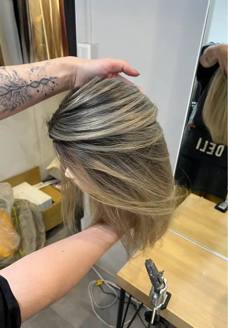 セミロング カラー バレイヤージュ ベージュカラー ホワイトベージュ レイヤーカット 指名数No.1 /NAOYAのヘアスタイル