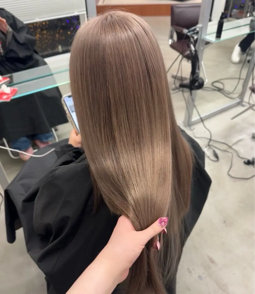 ロング カラー ベージュカラー ヘアカラー カットモデル୨୧大阪 梅田タカシマリナ♡のヘアスタイル