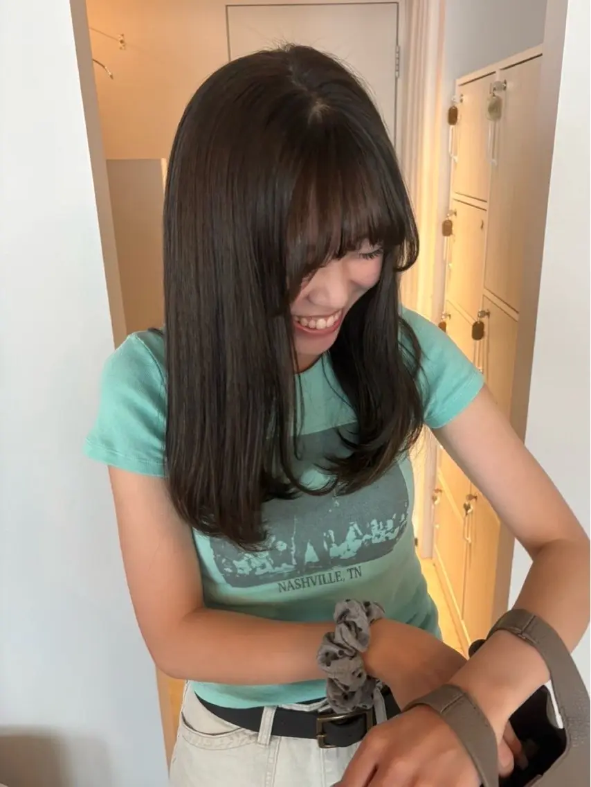 セミロング ヘアカラー 山内 めいのヘアスタイル