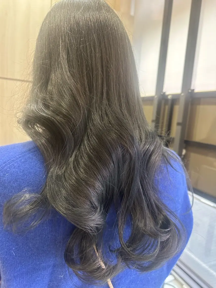 ロング カラー 黒髪 ブルーカラー ブルーブラック 野々村 麻由のヘアスタイル