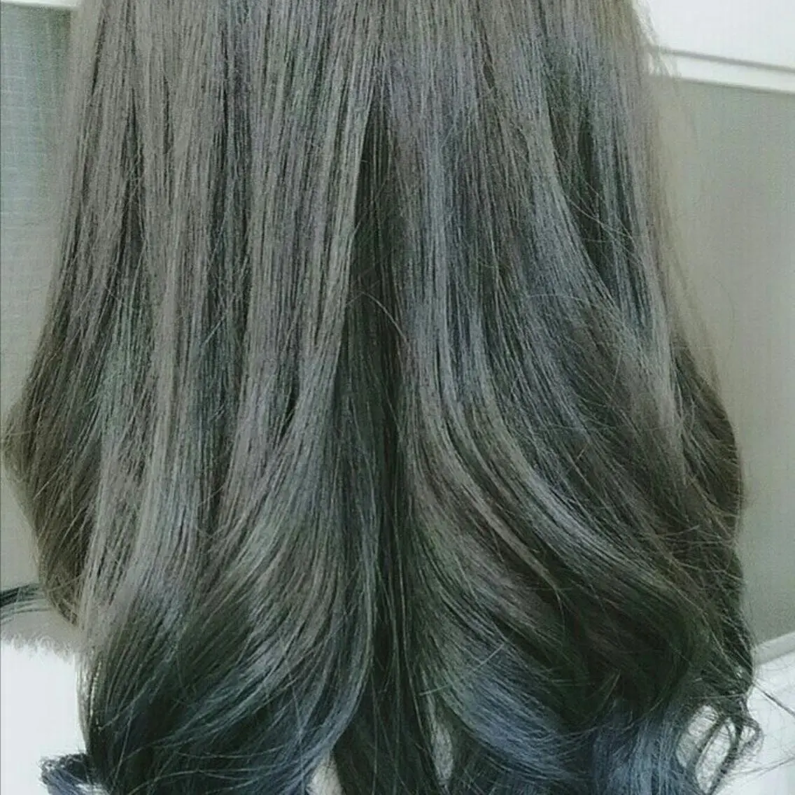 カラー ブルーカラー ブルージュ グラデーションカラー イルミナカラー 宇田川 直輝のヘアスタイル