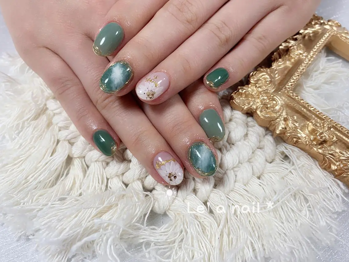 ショート カラー ネイル Le’a NailSalonのネイルデザイン