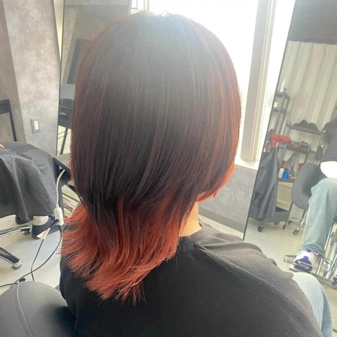 ミディアム カラー インナーカラー ピンクカラー レッドカラー まつ毛パーマ専門 茉里のヘアスタイル