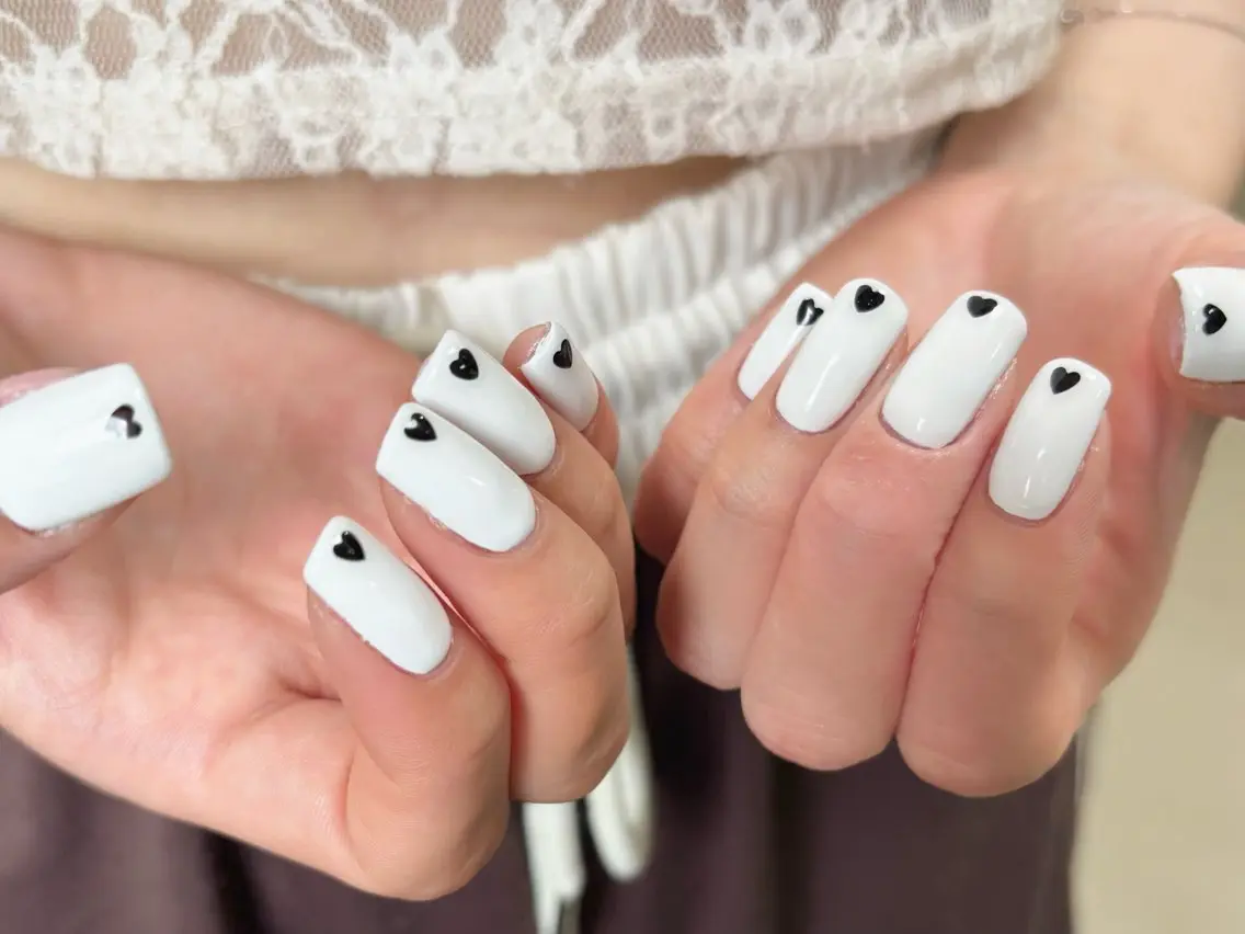 ネイル ホワイト ハンドネイル IZUMIꕤnail 堺筋本町｜心斎橋のネイルデザイン