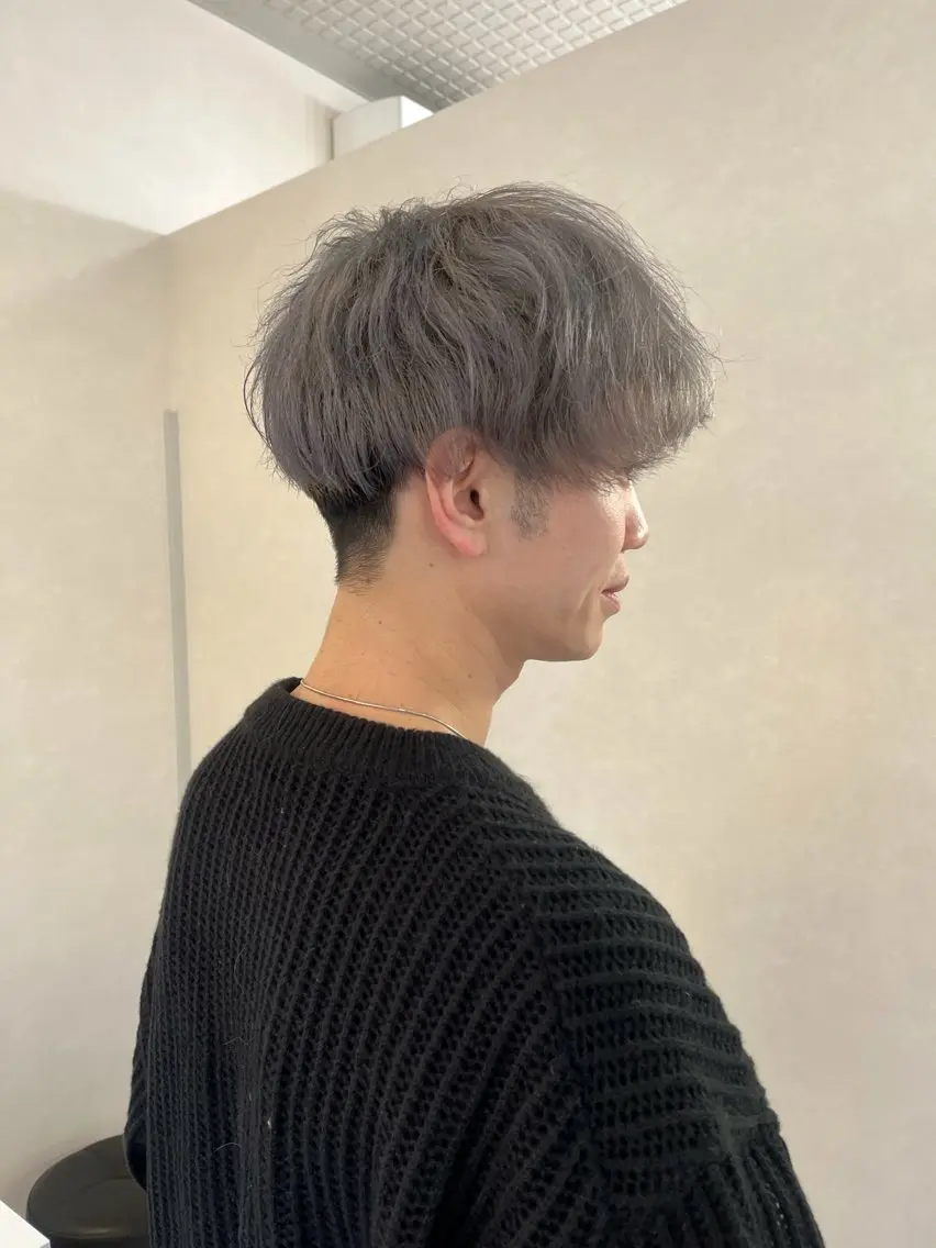 ショート カラー メンズ メンズハイトーン マッシュ ハイトーンカラー カット 長山 茉白のヘアスタイル