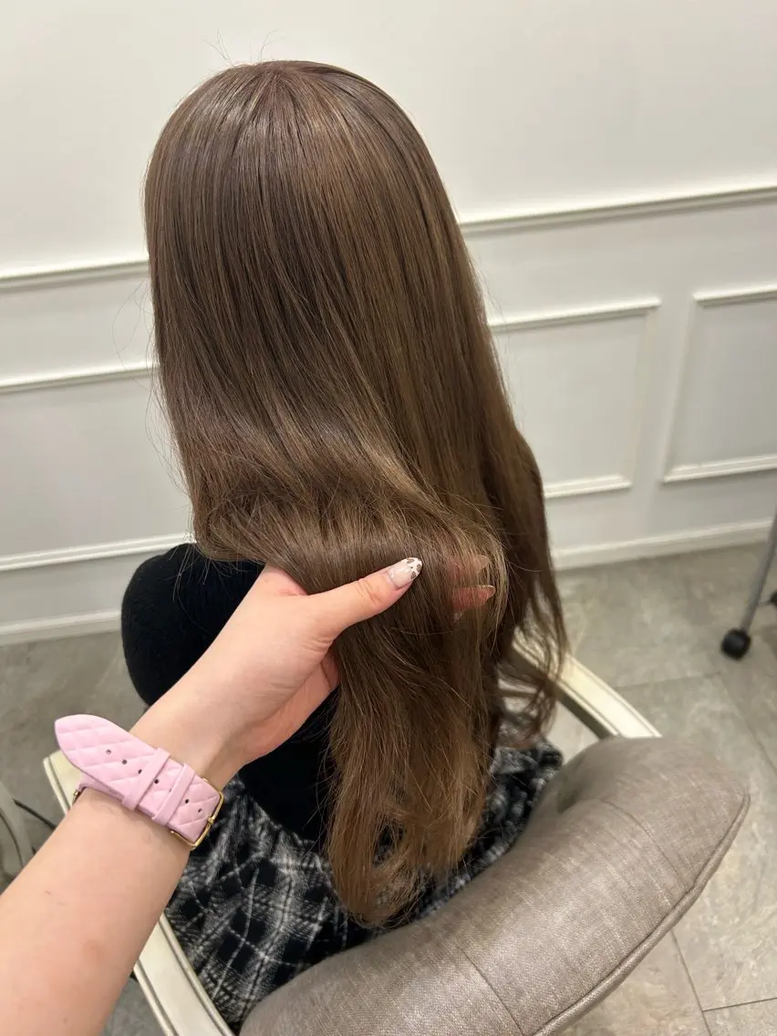 ロング ヘアカラー 新田 妃那のヘアスタイル