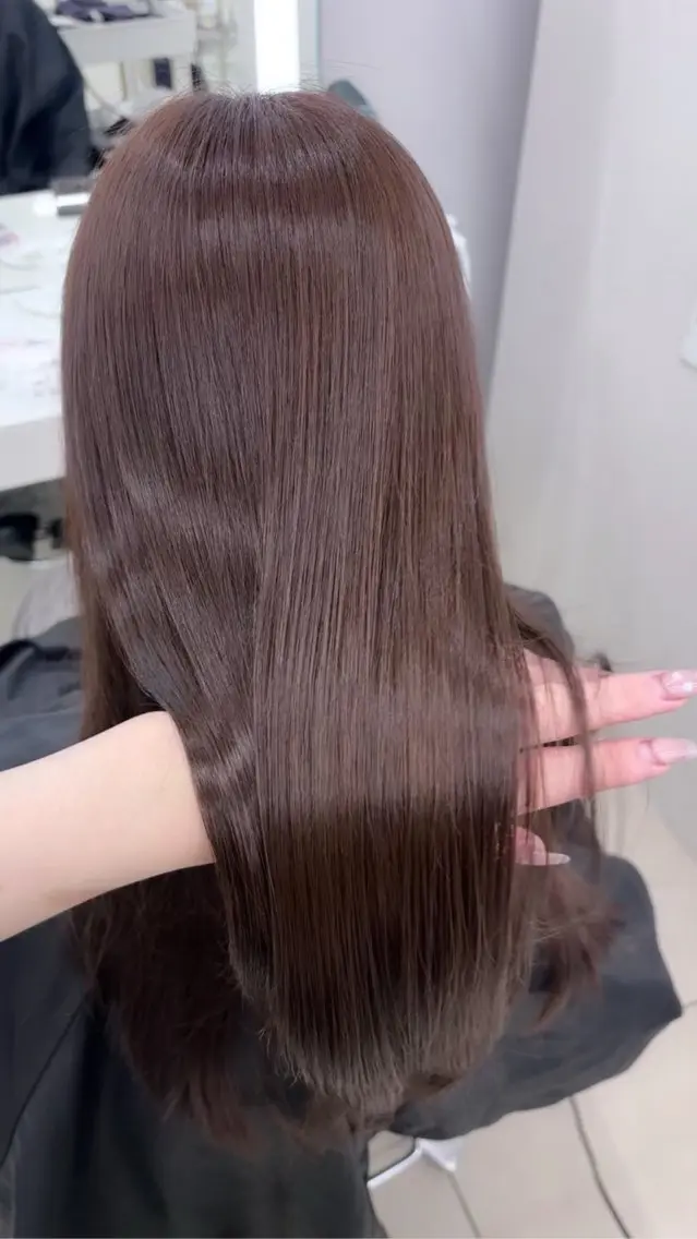 ロング ヘアカラー 𝐜𝐨𝐚 𝐦𝐨𝐦𝐨𝐞のヘアスタイル
