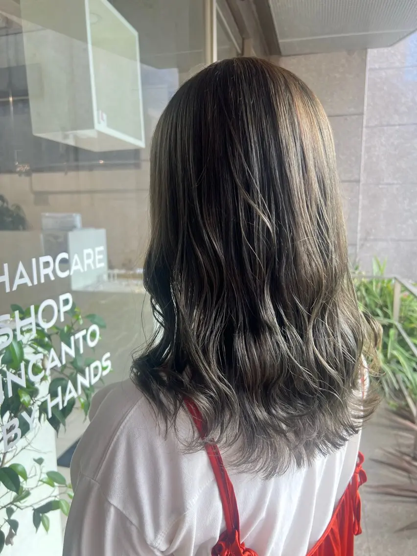 セミロング カラー ブリーチ 透明感カラー ブリーチなしカラー オリーブカラー トリートメント 鹿児島美容室 NATSUKIのヘアスタイル