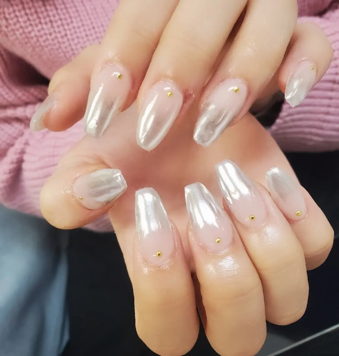 ネイル グラデーション ミラーネイル シルバー シンプルネイル ハンドネイル Nail 🌱TSUBASAのネイルデザイン