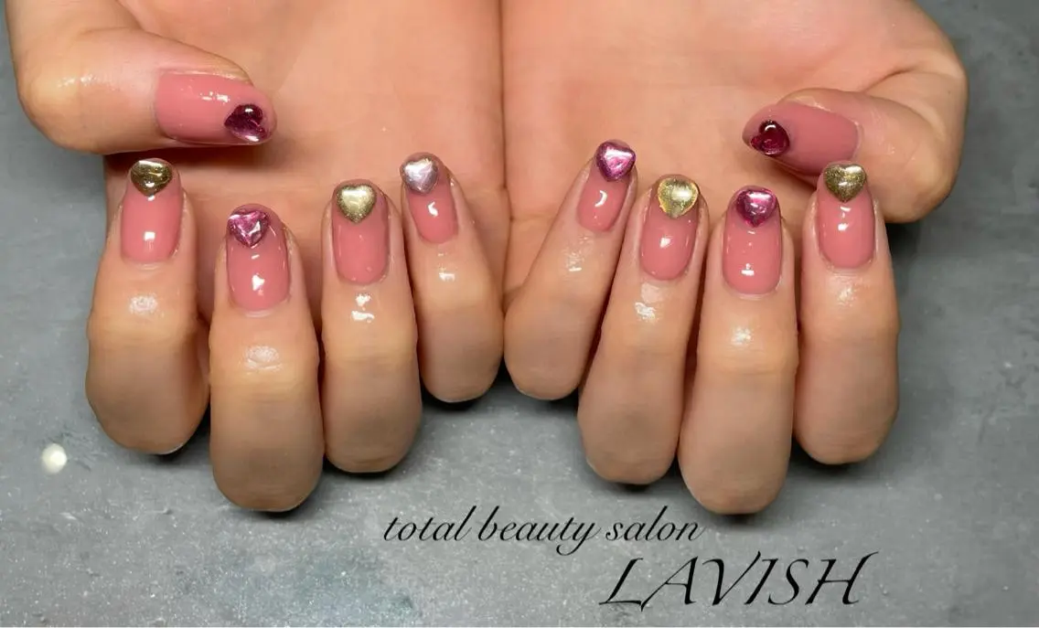 ネイル LAVISH 大和店 emi・:*+のネイルデザイン