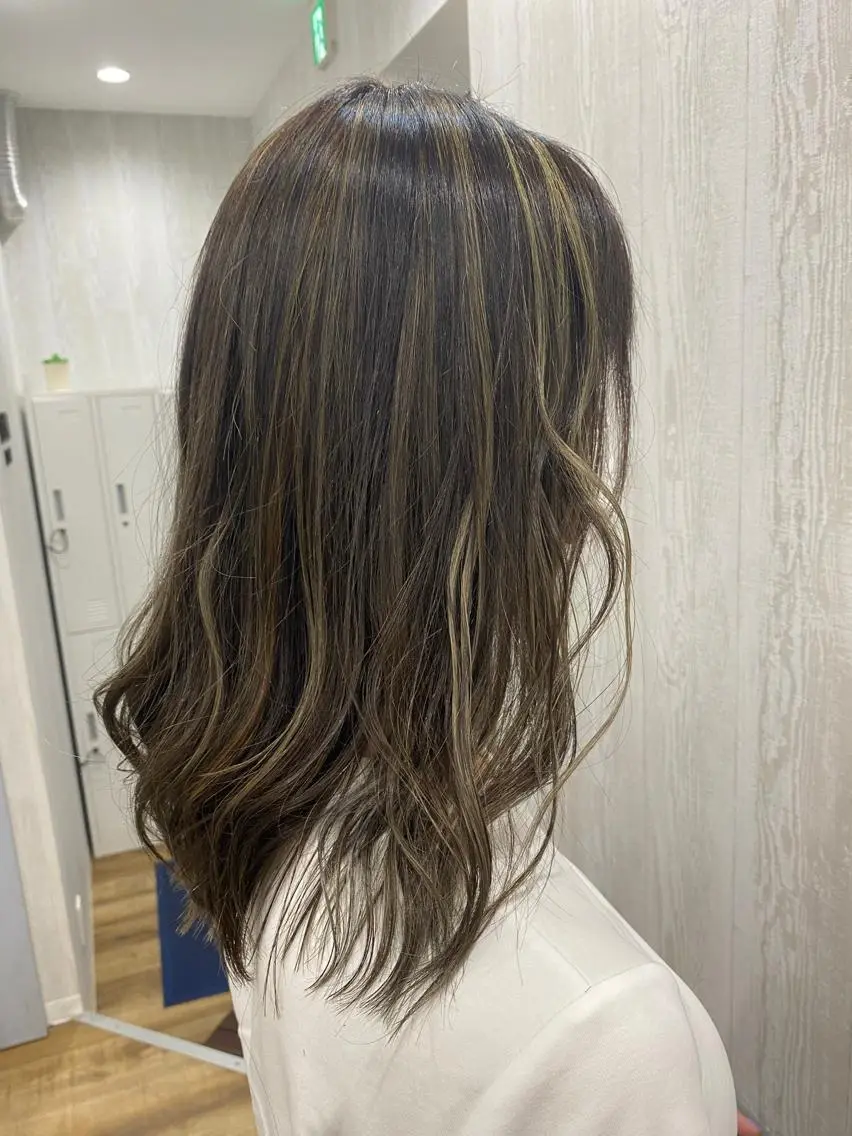 【大好評】カット＋カラー＋3Dカラー(ケアブリーチ)15枚　¥12900    3STEPトリートメント付きの写真