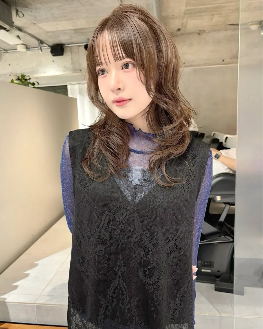 ミディアム レイヤーカット カット ヘアカラー トリートメント 表参道レイヤーカット 髪質改善山岸季生のヘアスタイル
