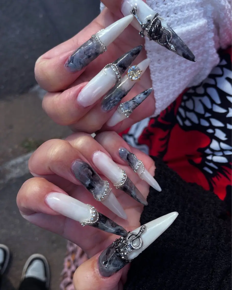 ネイル ハンドネイル CRAZY NAILのネイルデザイン